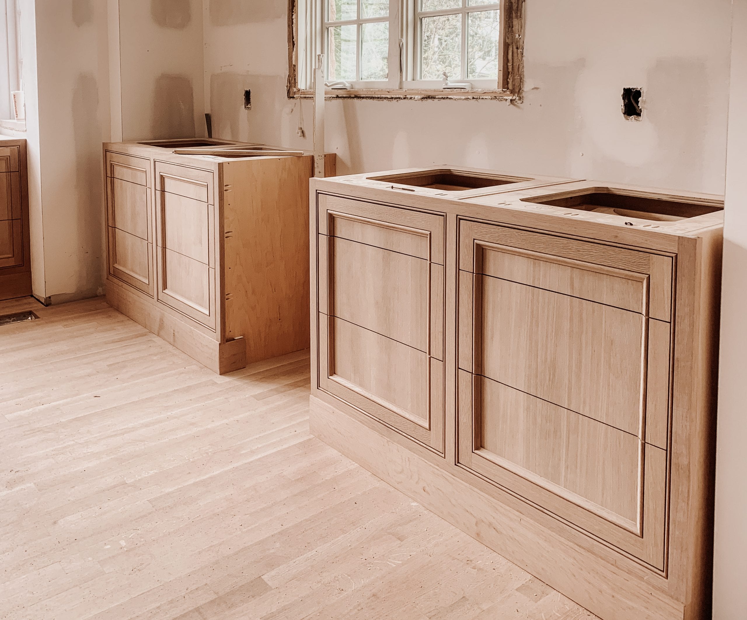 white wall backsplash oak kitchen cabinet