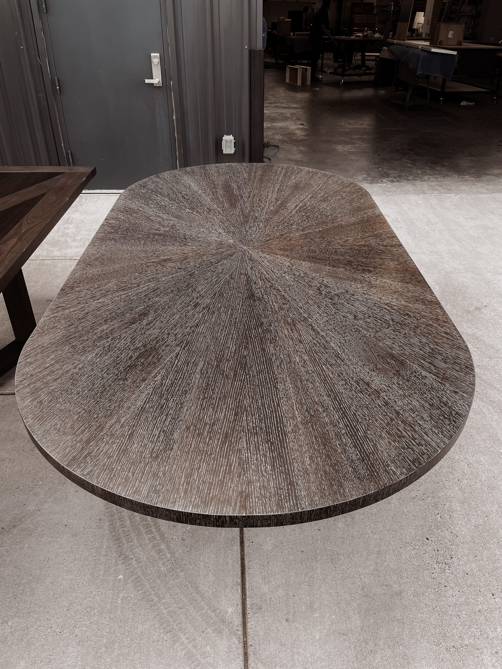 Wood Grain of Oval Radiate Table