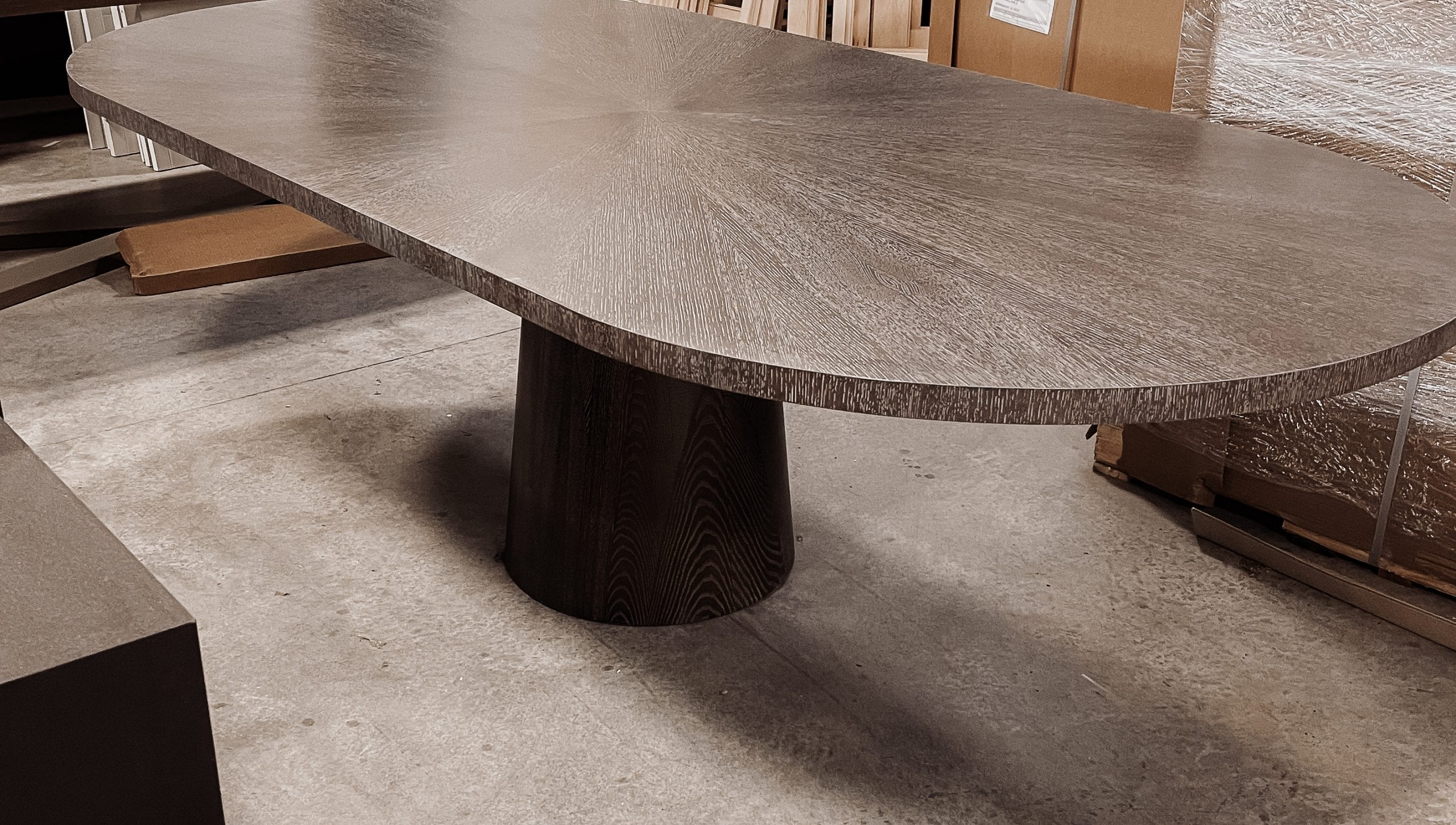 Radiate table in a gray finish