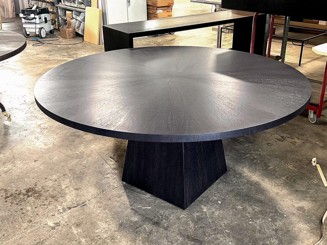 Round Radiate Table