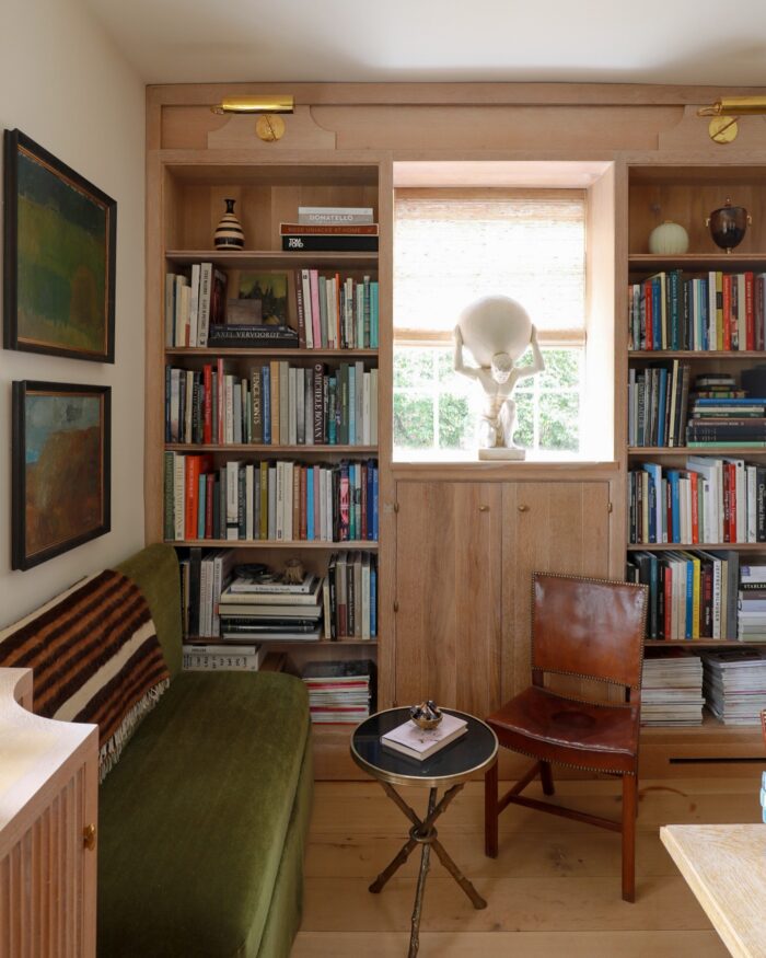 Built in Bookcase for natural toned study